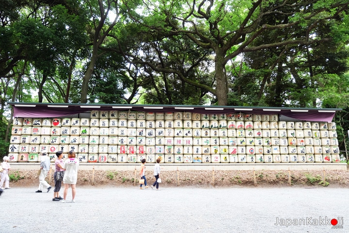 Meiji-Shrine-Sake-Barrels