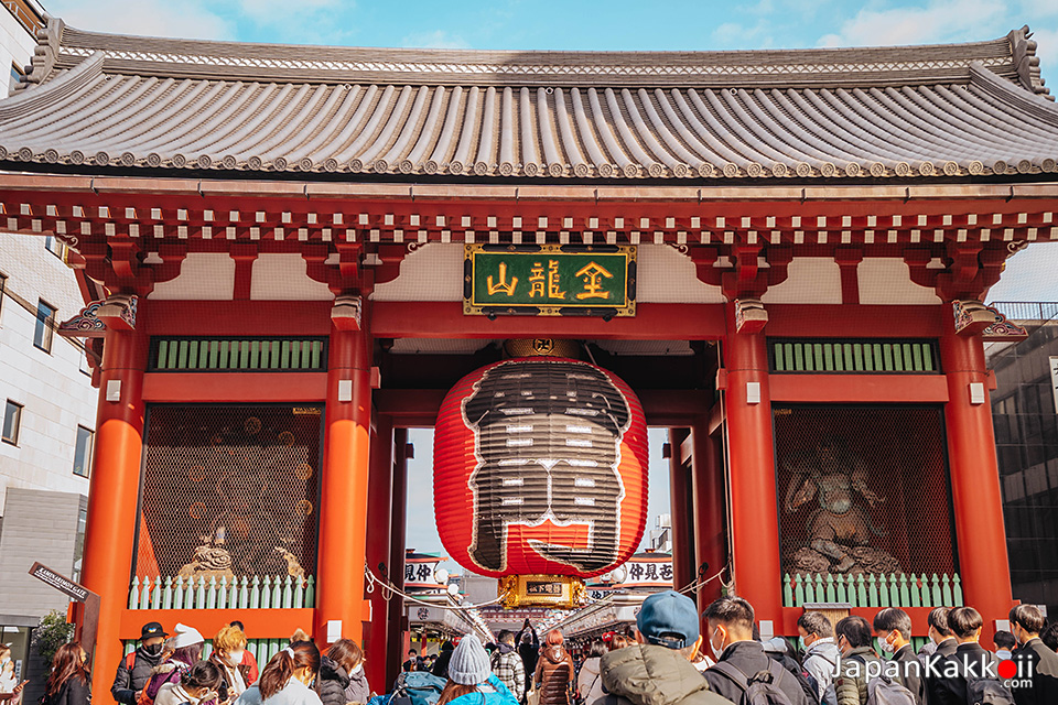 โคมไฟสีแดงสัญลักษณ์สำคัญของย่านอาซากุสะ (Asakusa)