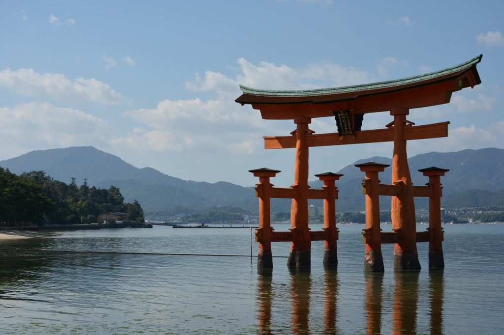 Itsukushima Shrine (嚴島神社)