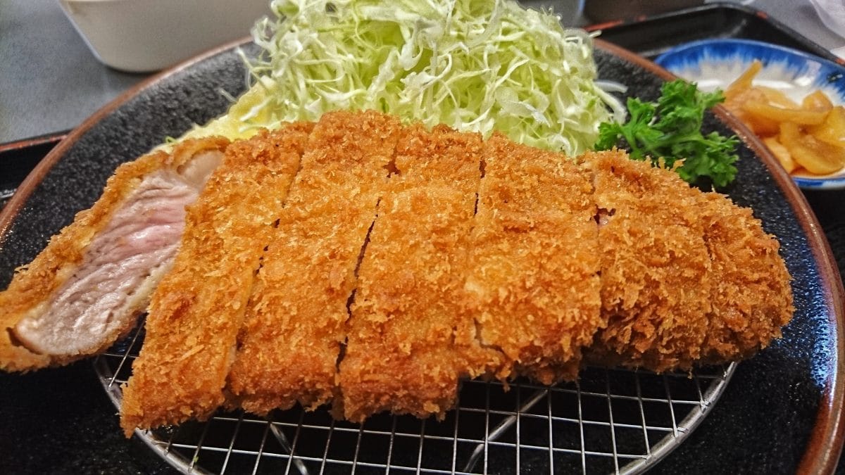วิธีทำทงคัตสึ (Tonkatsu) หมูทอดสไตล์ญี่ปุ่น ทำไม่ยาก แถมอร่อยเลิศ!