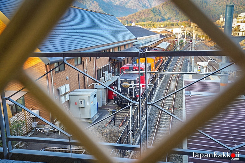 รถไฟสายรถแมนติก (Sagano Romantic Train)