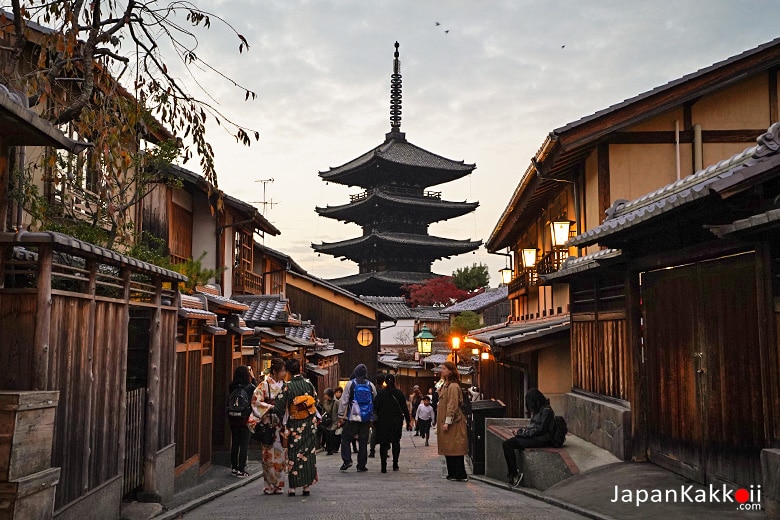 ย่านฮิกาชิยาม่า (Higashiyama / 東山)