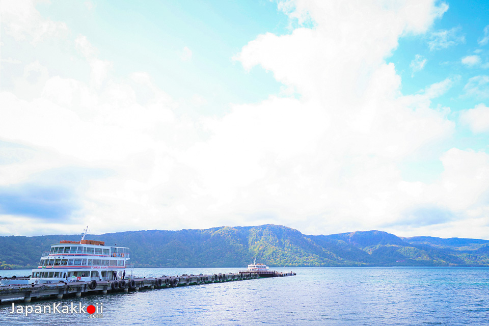 Lake Towada Pleasure Boat (十和田湖遊覧船)