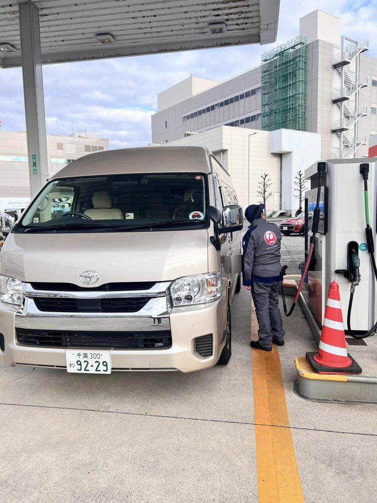 Toyota Hiace รุ่นรถเช่าในญี่ปุ่นแบบ 10 ที่นั่ง