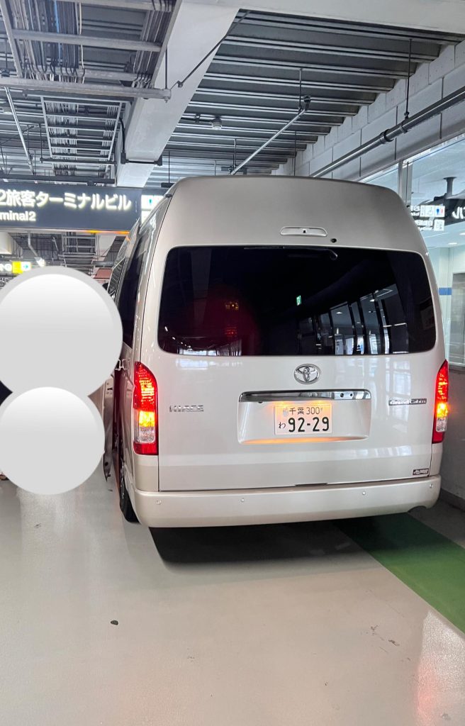 รถตู้ Toyota Hiace